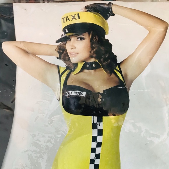 Woman’s Costume - Picture 2 of 12